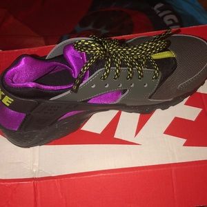 Kids size 4 huaraches brand new